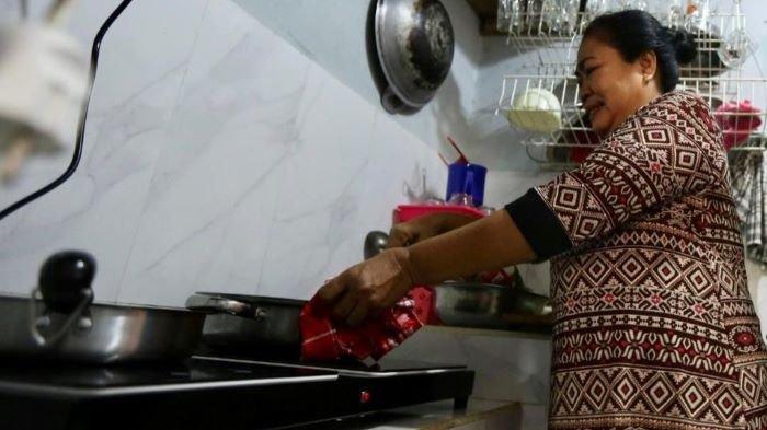 Pelanggan rumah tangga PLN yang menggunakan peralatan listrik