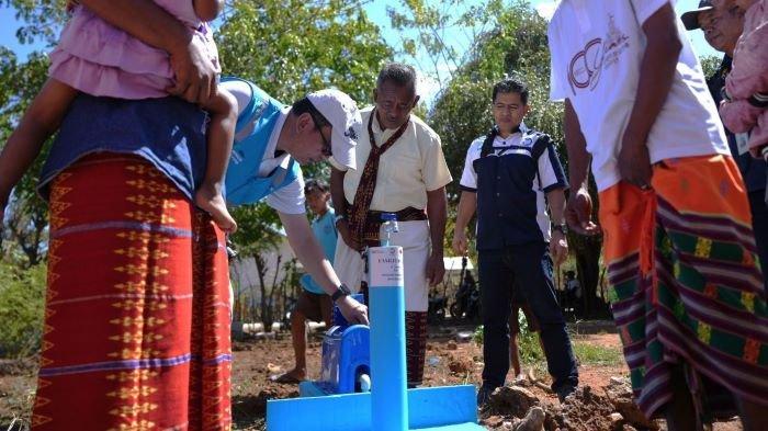 Penyaluran Sarana Air Bersih kepada Masyarakat Desa Huilelot, Kecamatan Semau, Kupang, Nusa Tenggara Timur dalam Program Sarana Air Bersih Bernas (Bersama Sehatkan Anak Semau).