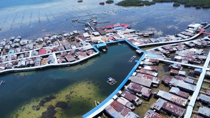 PT PLN (Persero) Unit Induk Pembangunan Sulawesi melalui program PLN Peduli berkolaborasi dengan Persatuan Perawat Nasional Indonesia (PPNI) menjalankan kegiatan Tanggung Jawab Sosial dan Lingkungan (TJSL) penyediaan air bersih dan sanitasi yang layak di Desa Torosiaje Kecamatan Popayato Kabupaten Pohuwato