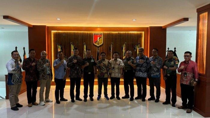 Kolaborasi antara PT PLN (Persero) Unit Induk Distribusi Sulawesi Utara, Tengah, dan Gorontalo (UID Suluttenggo) bersama Kodam XIII Merdeka menjadi kunci dalam memastikan semua program penguatan keandalan kelistrikan yang ada di Sulawesi Utara dapat berjalan lancar.