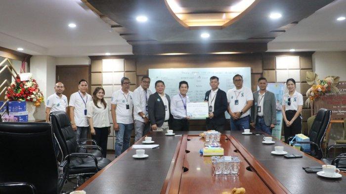 General Manager PLN Unit Induk Distribusi Suluttenggo, Atmoko Basuki beserta jajarannya mengunjungi beberapa pelanggan prioritas yang ada di Kota Manado, Rabu (4/9).
