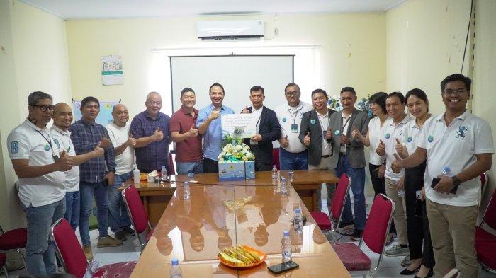 General Manager PLN Unit Induk Distribusi Suluttenggo, Atmoko Basuki beserta jajarannya mengunjungi beberapa pelanggan prioritas yang ada di Kota Manado, Rabu (4/9).
