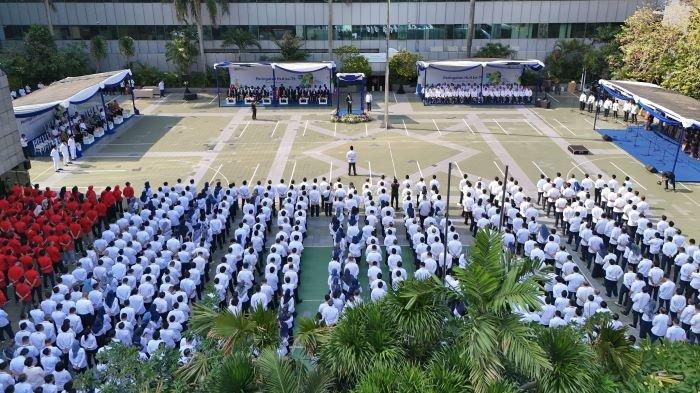 PLN menggelar Upacara Peringatan Hari Listrik Nasional ke-79 yang digelar di PLN Kantor Pusat, Jakarta pada Senin (28/10). Mengusung tema