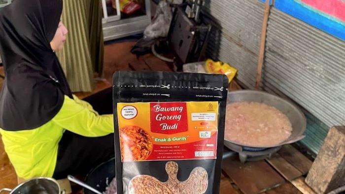 Produk bawang goreng yang di hasilkan oleh kelompok wanita tani Bunga Desa dan telah dipasarkan ke beberapa toko swalayan di Kabupaten Barru dan juga melalui fitur marketplace di aplikasi PLN Mobile.
