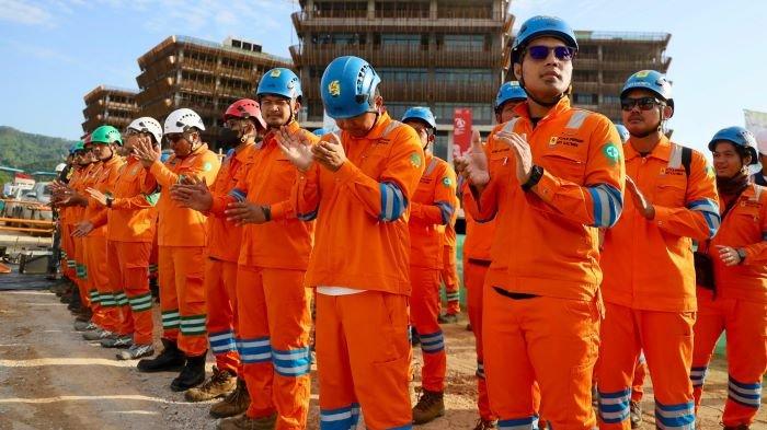 Dalam mengamankan pasokan listrik selama penyelenggaraan upacara HUT Ke-79 RI, PLN menyiagakan sebanyak 450 personel dan 17 posko untuk menjaga keandalan pasokan listrik di seluruh lokasi venue.