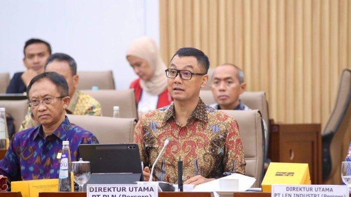 Direktur Utama PLN Darmawan Prasodjo (kanan) menyampaikan, PLN bersama dengan Pemerintah berkomitmen penuh untuk mewujudkan pemerataan listrik hingga ke seluruh pelosok tanah airsesuai dengan pengejawantahan sila ke-5 Pancasila.