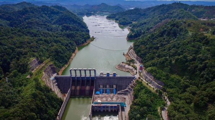 Tampilan Pembangkit Listrik Tenaga Air (PLTA) Koto Panjang berkapasitas 114 megawatt (MW) di Sumatera Barat sebagai salah satu ilustrasi pengembangan Energi Baru dan Terbarukan (EBT).