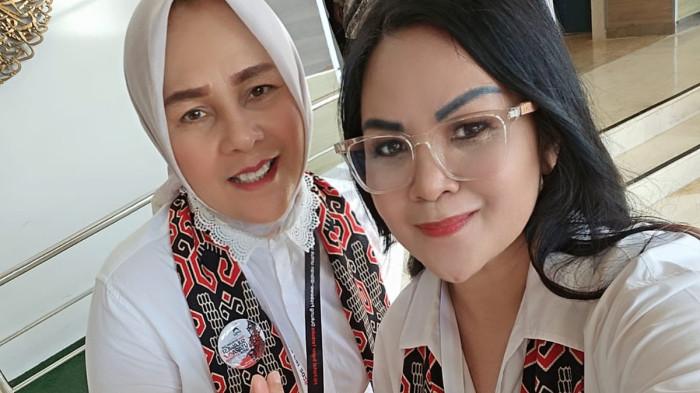 PSI SULUT - Syerly Adelyn Sompotan dan Tatong Bara. Keduanya resmi bergabung dengan Partai Solidaritas Indonesia dan langsung hadir dalam Kongres Pemilihan Ketum PSI di Solo, Jateng, akhir pekan lalu.
