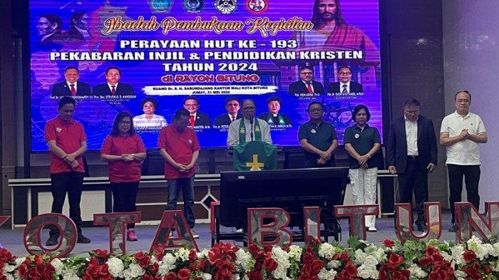 Panitia inti pelaksanaan HUT ke 193 Pekabaran Injil dan Pendidikan Kristen dan GMIM Bersinode ke 90, saat berdoa untuk pelaksanaan kegiatan.