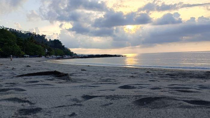 Pantai Bulo di Desa Tateli Dua, Kecamatan Mandolang, Kabupaten Minahasa, Sulawesi Utara (Sulut).