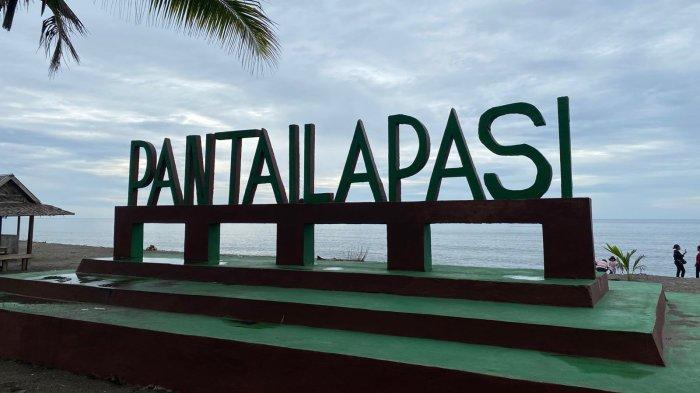 Pantai Lapasi Maluku Utara