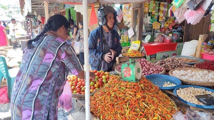Pedagang di Pasar Karombasan Manado Sulawesi Utara