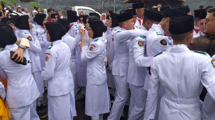Pasukan paskibraka Kotamobagu yang menangis bahagia