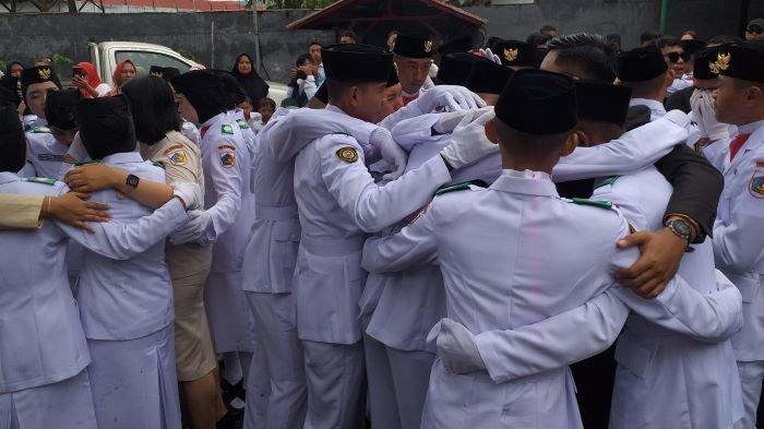 Pasukan paskibraka Kotamobagu yang menangis bahagia