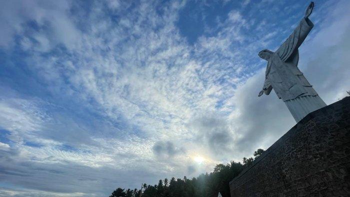 Patung Tuhan Yesus di Lembeh, Bitung.