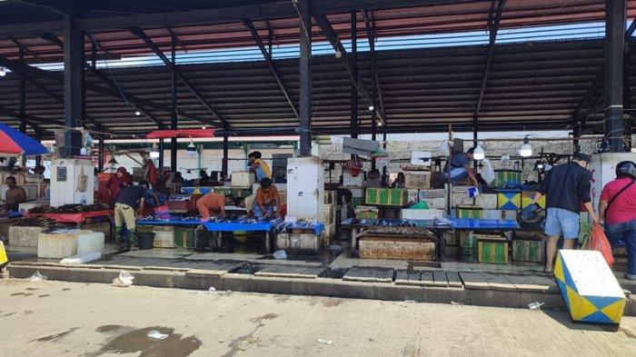 Pedagang ikan di Pasar Bersehati Manado saat diwawancarai Tribunmanado.co.id Sabtu (18/5/2024)