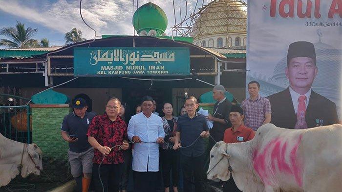 Pemkot Tomohon Sulawesi Utara Serahkan Hewan Kurban di Tiga Masjid Besar pada Idul Adha 1445 H