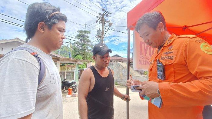 Penambang yang selamat dari lokasi tambang emas ilegal di Kecamatan Suwawa, Kabupaten Bone Bolango, Provinsi Gorontalo, Jumat 12 Juli 2024.