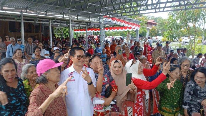 Pengukuhan relawan lansia for JG KWL di Talise Park Desa Kolongan, Kecamatan Kalawat, Kabupaten Minahasa Utara, Sulawesi Utara, berlangsung meriah dan sarat kekeluargaan, Senin (4/11/2024).