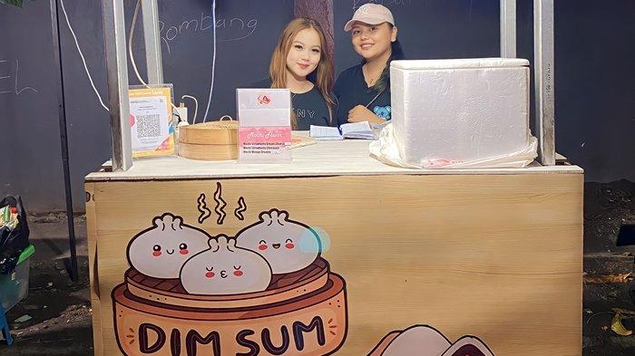 Penjual Mochi dan Dimsum di Street Food Flamboyan Manado Sulut