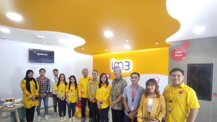Peresmian Gerai IM3 di Jalan 17 Agustus Manado, Selasa (01/08/2023). Gerai IM3 baru hadir dengan konsep lebih segar, simpel dan fleksibel serta layanan cepat.