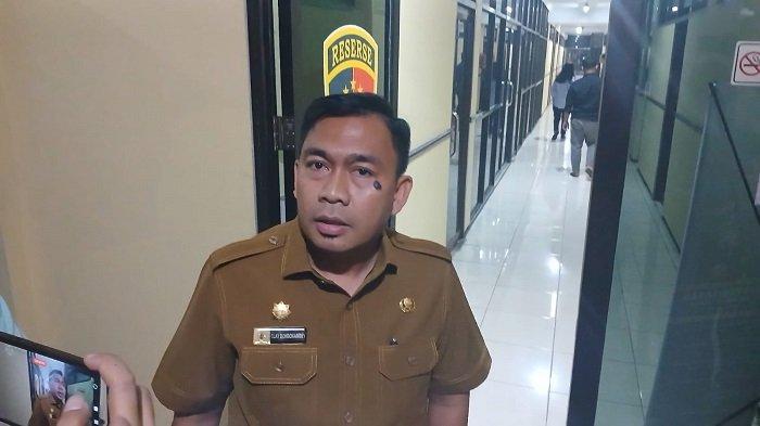 Pj Wali Kota Manado Clay Dondokambey memberikan keterangannya usai dirinya diperiksa penyidik Subdit Tindak Pidana Korupsi (Tipidkor) Polda Sulawesi Utara.