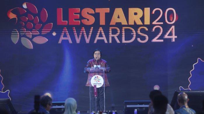 Menteri Lingkungan Hidup dan Kehutanan (LHK), Siti Nurbaya saat menyampaikan sambutan dalam ajang Lestari Award 2024 di Jakarta, Rabu (21/8).