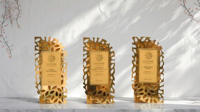 Penghargaan Lestari Award 2024 yang diberikan kepada Direktur Utama PLN Darmawan Prasodjo sebagai Sustainable Leader of The Year in Energy Transition, serta PLN dalam kategori Waste Management melalui program PLN Wastewise dan PLN Nusantara Power dalam kategori Renewable Energy melalui program Pembangkit Listrik Tenaga Surya Terapung Cirata, Jawa Barat.