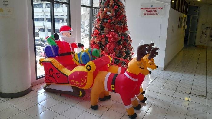 Pohon Natal, Santa Claus dan Rusa, Nuansa Natal di Kantor Gubernur Sulut
