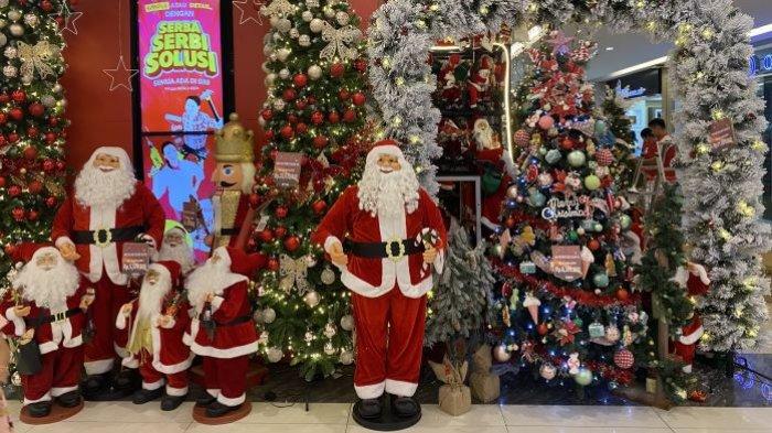 Pohon Natal di Mall Manado, Sulawesi Utara