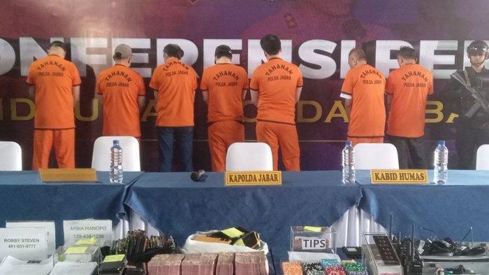 DITANGKAP: Polisi tetapkan 44 tersangka dalam penggerebekan lokasi tempat judi di jalan Ahmad Yani, Kota Bandung, Jawa Barat, Rabu (18/6/2025).