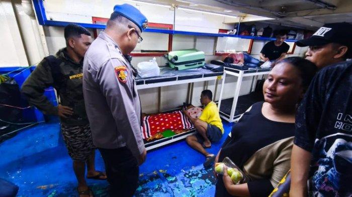 TEMPAT KEJADIAN PERKARA - Polsek Pelabuhan Manado saat berada di TKP meninggalnya perempuan di kapal menuju Manado (14/2/2025) pukul 18.06 Wita. Polisi ungkap penyebabnya.