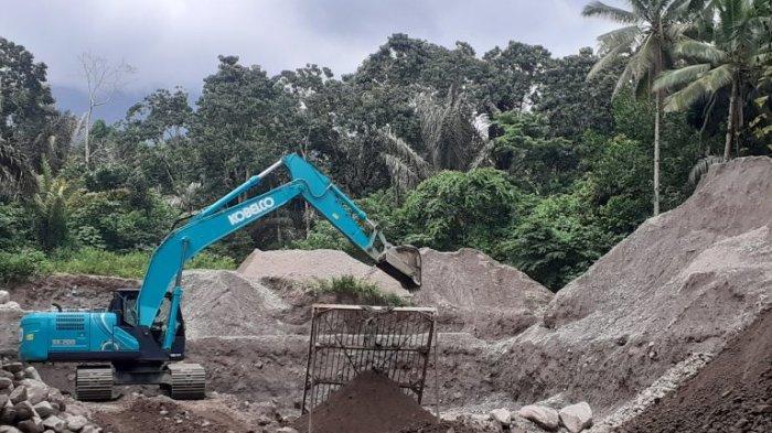 TAK BERIZIN: Potret Galian C di Desa Liberia Timur, Kecamatan Modayag, Kabupaten Boltim, Sulut yang beroperasi tanpa izin. Kegiatan galian C ilegal tersebut tetap beroperasi dengan aman tanpa ada rasa cemas dan takut sedikitpun oleh pihak pengusaha.
