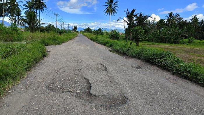 Potret Jalan Rusak di Dumoga Utara Bolmong yang Tak kunjung Diperbaiki Pemerintah.