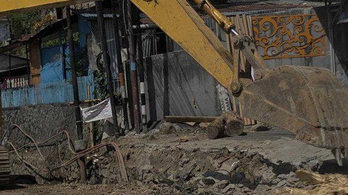 Potret Pengerjaan Drainase di Jalan Yos Sudarso, Paal Dua, Manado, Sulawesi Utara, Kamis (9/11/2023).