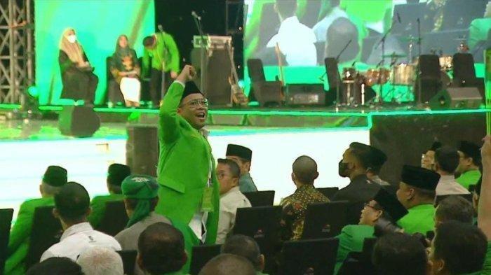 Profil Witjaksono - Wakil Ketua Majelis Pertimbangan PPP - Pengusaha sukses Indonesia - Pendiri PT Dua Putra Utama Makmur (DPUM) Tbk dan Direktur Keuangan PT Dwi Aneka Jaya Kemasindo (DAJK) - Witjaksono dan kader PPP dukung Prabowo-Gibran.