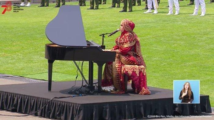 Putri Ariani tampil beda dengan membawakan lagu dangdut di acara Peringatan HUT ke-78 RI di Istana Negara, Kamis (17/8/2023).