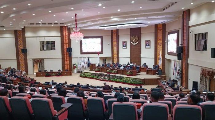 Rapat Paripurna Pembahasan 3 Ranperda Inisiatif DPRD Sulut, Jumat (14/6/2024).