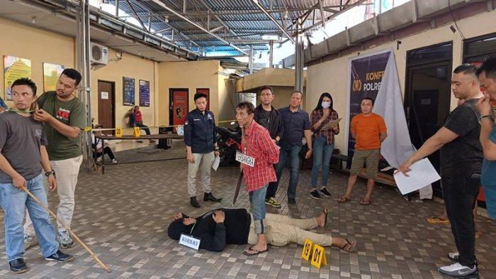 Rekonstruksi kasus pembunuhan Bemo preman Manado yang digelar di Polresta Manado, Jumat 26 Januari 2024. Rekonstruksi ini dijaga ketat pihak kepolisian.