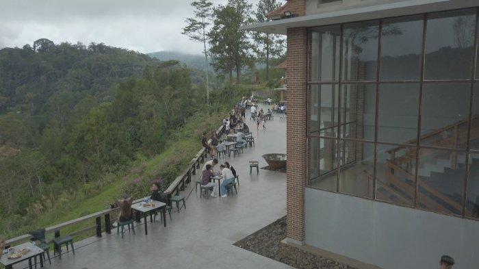 Resort di Kawasan Danau Linow, jalan Linow, Lahendong, Kecamatan Tomohon Selatan, Kota Tomohon.