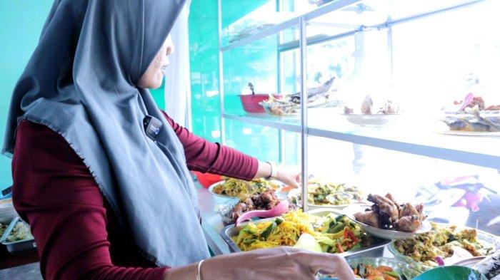 Rumah Makan Muslim Adelia di Sindulang Manado Sulawesi Utara pada Kamis (14/12/2023). (tribunmanado.co.id/Wendia Putra Paputungan)