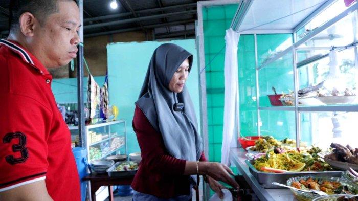 Rumah Makan Muslim Adelia di Sindulang Manado Sulawesi Utara pada Kamis (14/12/2023). (tribunmanado.co.id/Wendia Putra Paputungan)