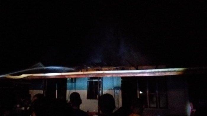 Rumah mantan caleg DPD RI, Muhammad Salim Landjar di Kotamobagu, Sulawesi Utara, terbakar, Senin (12/8/2024).