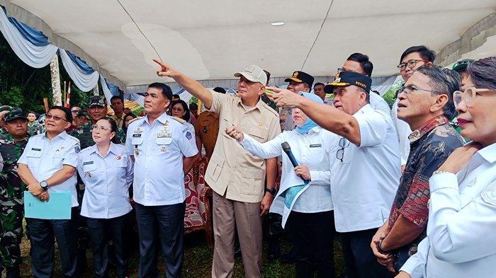 SEKOLAH UNGGULAN - Menteri Pertahanan RI, Letjen TNI (Purn) Sjafrie Sjamsoeddin, saat meninjau pembangunan SMA Unggulan Garuda Nusantara, di Desa Koyawas, Kecamatan Langowan Barat, Rabu (19/3/2025). Pada kesempatan itu, Menhan Sjafrie didampingi Gubernur Sulut Mayjen (Purn) Yulius Selvanus, Kapolda Sulut Irjen Pol Roycke Langie, Bupati Minahasa Robby Dondokambey, Wakil Bupati Vanda Sarundajang, serta sejumlah Pejabat terkait. Dikabarkan, SMA Unggulan Garuda Nusantara di Langowan - Minahasa ini nantinya bakal memprioritaskan 50 persen Putra Daerah Sulut.