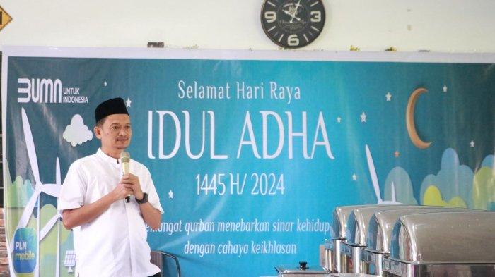 Senior Manager Distribusi PLN UID Suluttenggo Husein Sobri saat membawakan sambutan mewakili Manajemen pada perayaan Idul Adha (17/06).