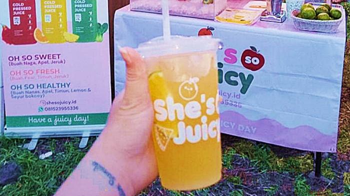 UMKM - Produk jus She's So Juicy. Usaha ini menawarkan jus segar dan sehat, yang dibuat dengan mesin khusus sehingga kualitas kandungan vitaminnya tetap terjaga.