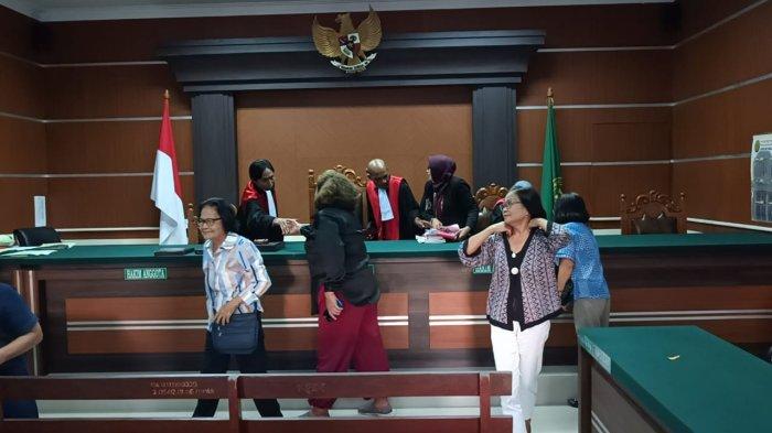 Sidang kasus pengrusakan dengan 8 orang lansia jadi terdakwa, di PN Manado, Kamis 25 Januari 2024.