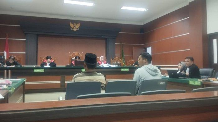 Sidang kasus politik dengan terdakwa caleg terpilih Gerindra Sulawesi Utara dr Cristovel Liempepas dan Indra Liempepas serta Chery Lintang.