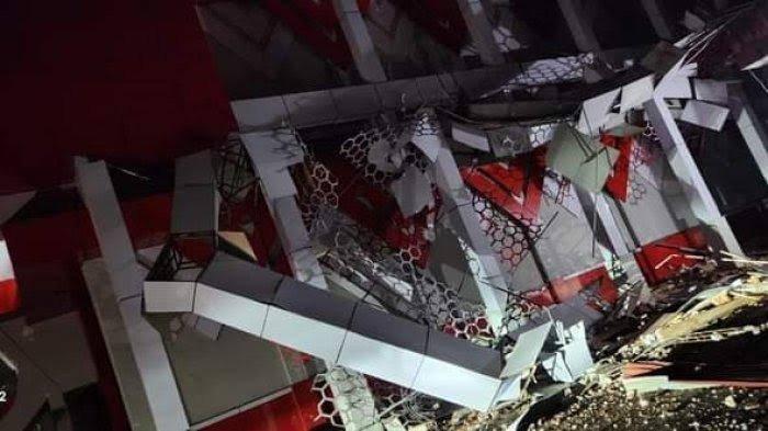Sisi kanan gedung KONI tersebut ambruk akibat gempa, kasus ini memunculkan dugaan ada korupsi.