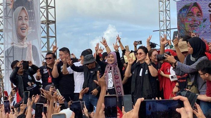 Siti Atikoh istri Capres Ganjar Pranowo Ikut Senam di Kawasan Megamas Manado